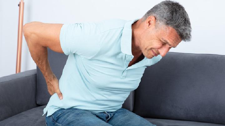 中晚期强直性脊柱炎的症状表现