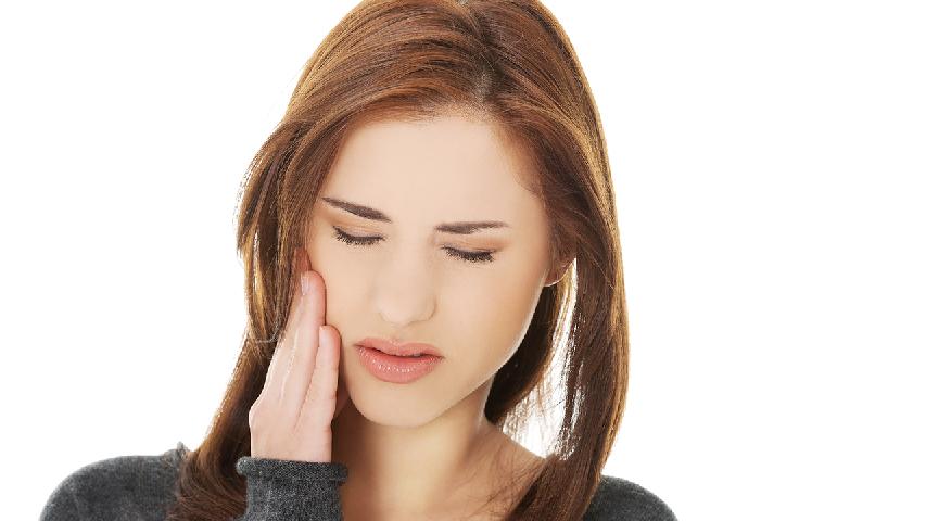 面肌痉挛的主要症状表现是什么?