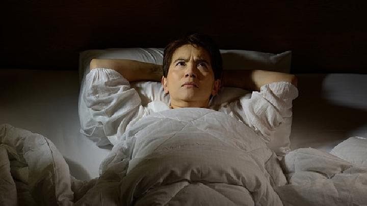 老人預(yù)防失眠要避免三個(gè)不良睡眠習(xí)慣