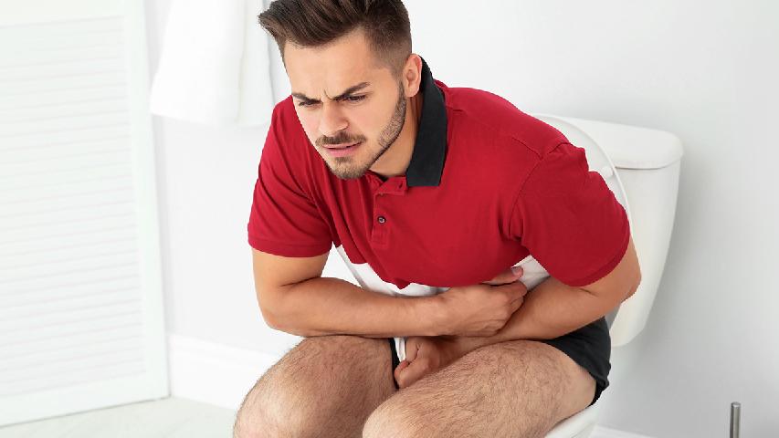 男性尿路感染症状常产生腰部坚持凶猛胀痛