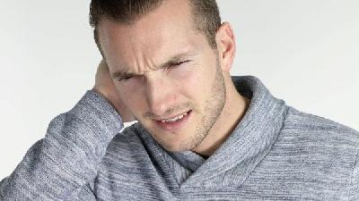 颈椎病的症状主要表现为后颈部的疼痛