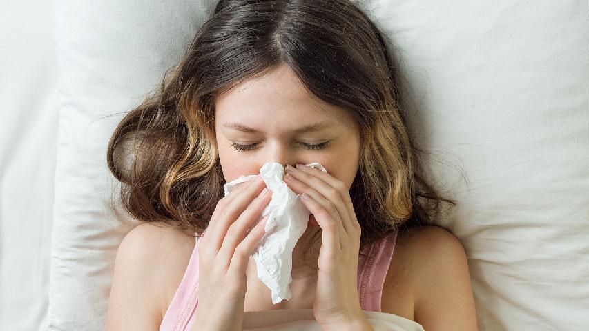 鼻炎的早期症状可出现流清水涕的情况