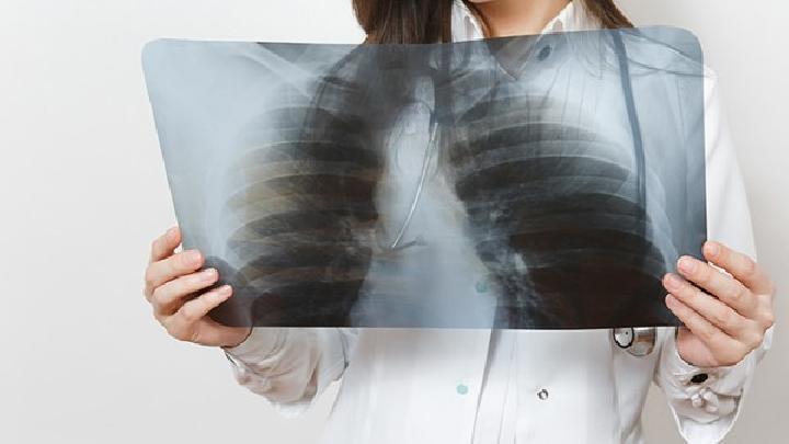 肺炎早期症状可波及全肺或集中于局限部位