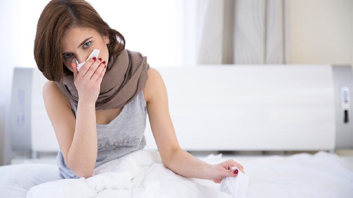 早期鼻炎一般都会出现流鼻涕打喷嚏