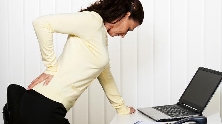 人们要时刻做好腰肌劳损的预防工作