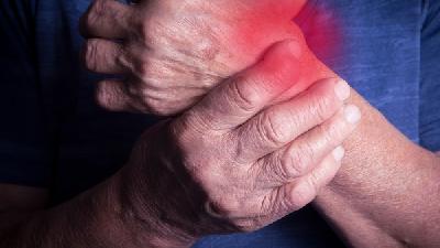 手的汗腺功能异常是主要的手汗症的病因