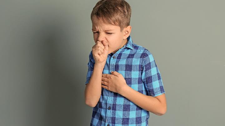 小儿限制型心肌病是由什么原因引起的？