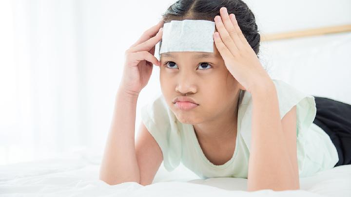 小儿硬脑膜下血肿是由什么原因引起的？