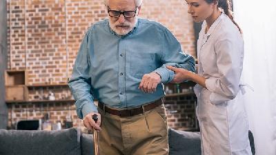 跟宠物睡觉导致股骨头坏死