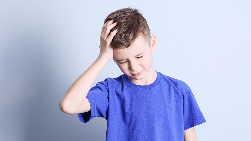 小兒麻痹癥男子研發(fā)助行器 圓了行走夢
