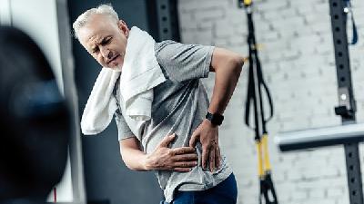 腰椎间盘突出的发生和哪些危险因素有关