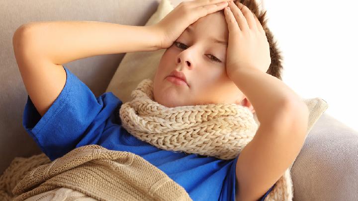 小儿偏头痛是由什么原因引起的？