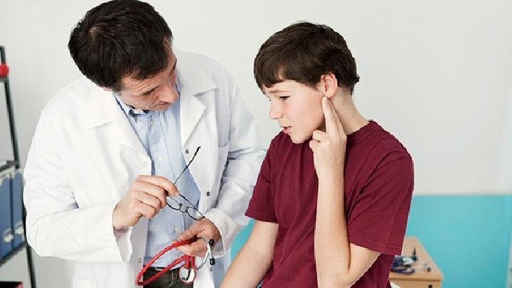 判断小儿中耳炎的简单方法