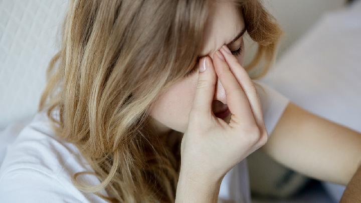 造成过敏性鼻炎的病因是什么