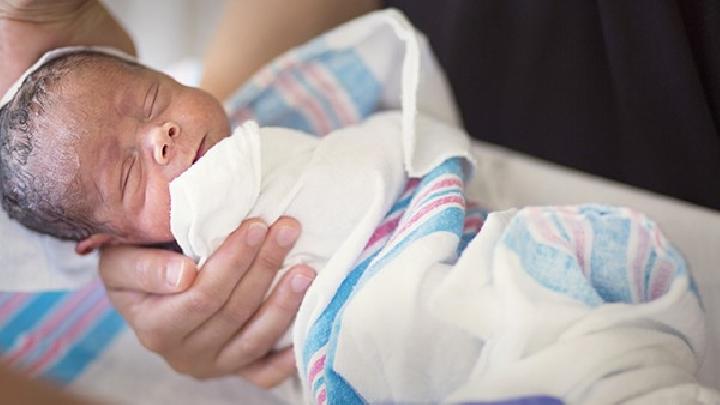 新生儿肺气漏应该做哪些检查？