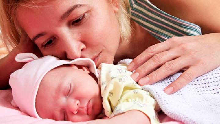 新生儿休克是由什么原因引起的？