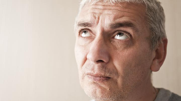 老年应该怎么预防白内障呢?