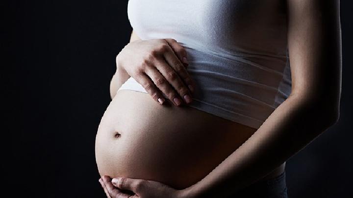 破水是孕妇三大产兆之一孕妇知道这时应该做什么吗?