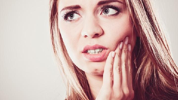 牙周炎出现时的几种症状表现