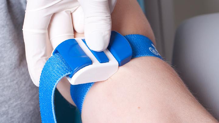 腿部静脉炎应该怎样治疗呢？