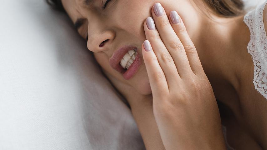 智齿冠周炎的症状如何表现