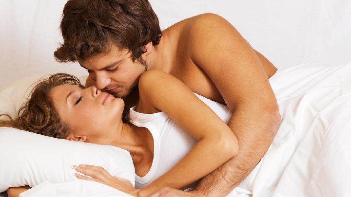 如何激发男人性爱欲望 女人哪些部位瞬间提起男人性欲