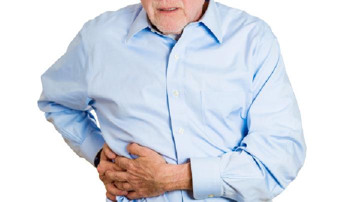 不同时期肝腹水患者症状表现