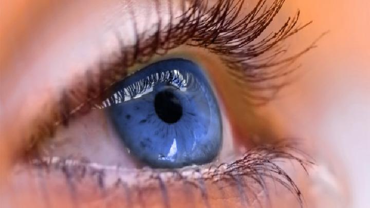 间歇性眼球突出症的临床表现