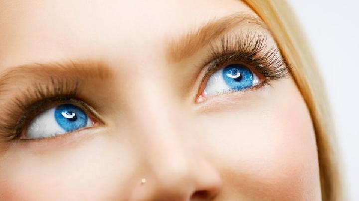 内分泌性眼球突出是由什么原因引起的？