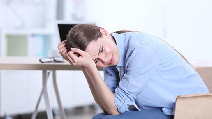 如何缓解女性经期偏头痛？