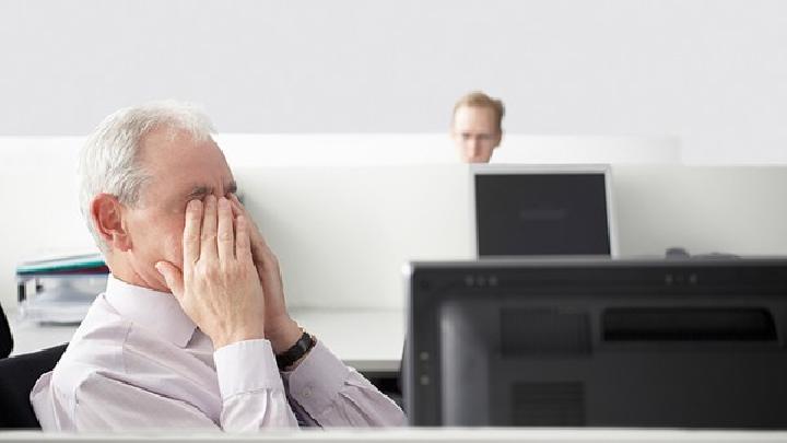 紧张性头痛是由什么原因引起的？