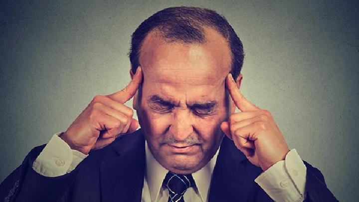 长期低头可能会导致颈源性头痛