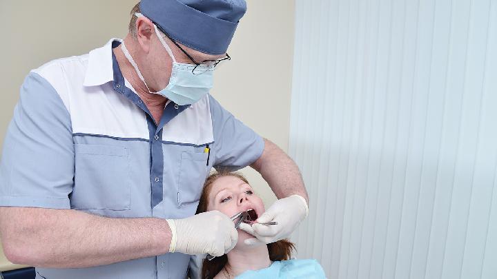 牙龈萎缩的常见症状表现