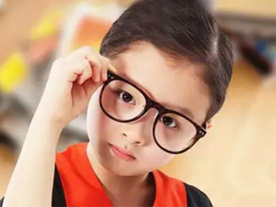儿童有这五种症状表明患上近视了