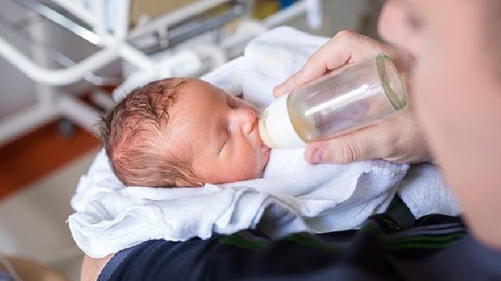 不同阶段的宝宝一天喝几次奶才正常宝宝6个阶段喂奶标准父母必知