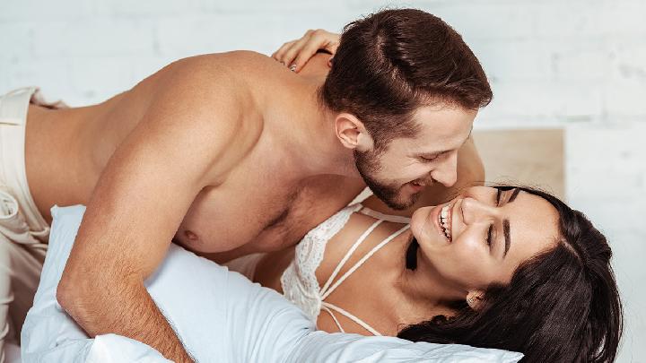性爱时怎么接吻最舒服 女人做爱必学这几个亲吻技巧