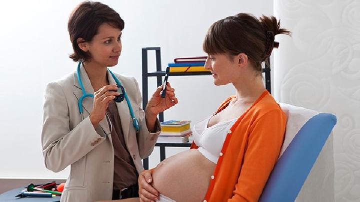 怀孕初期出现褐色白带原因是什么