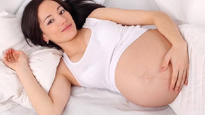 怀孕初期出现褐色白带原因是什么