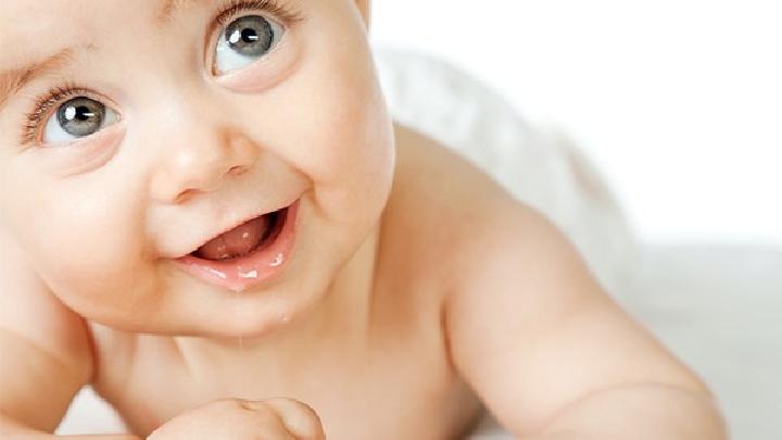 为什么婴儿老吐奶婴儿吐奶常见三大原因