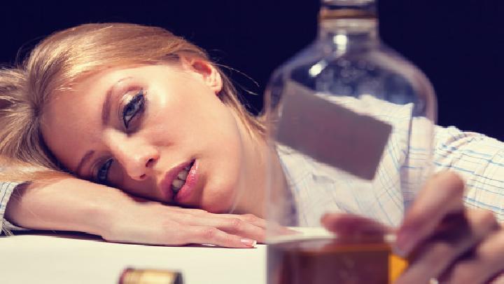 酒精中毒的并发症有什么？