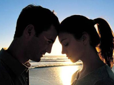 男人摸女人脸是不是亲吻 o4YBAFoVJAaATf28AACX8NiEn4M608.jpg