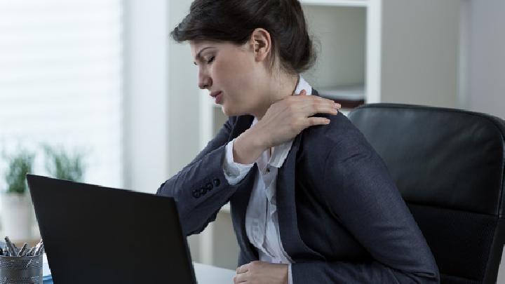 强直性脊柱炎的常见症状