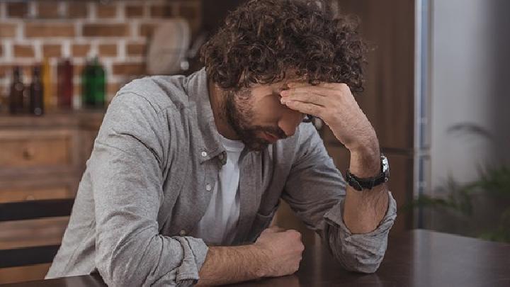 精神活性物质所致精神障碍是由什么原因引起的？