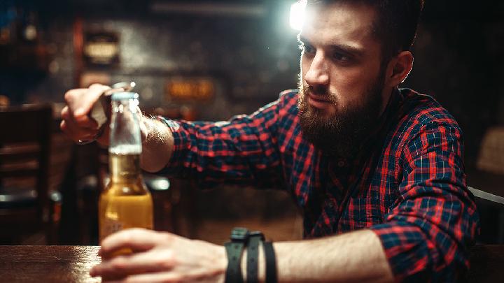 酒精中毒该怎么鉴别诊断呢？