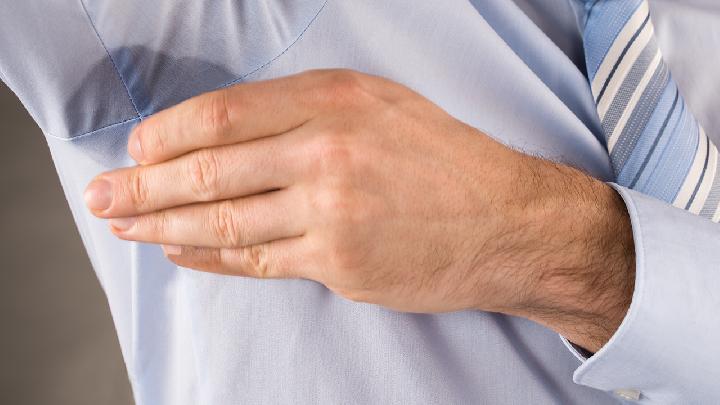腋臭发作时会有哪些表现症状？