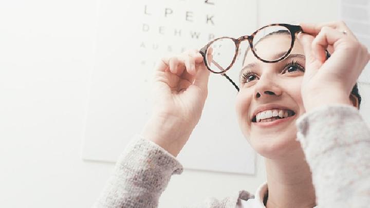 哪些食物对于治疗弱视是有好处的？