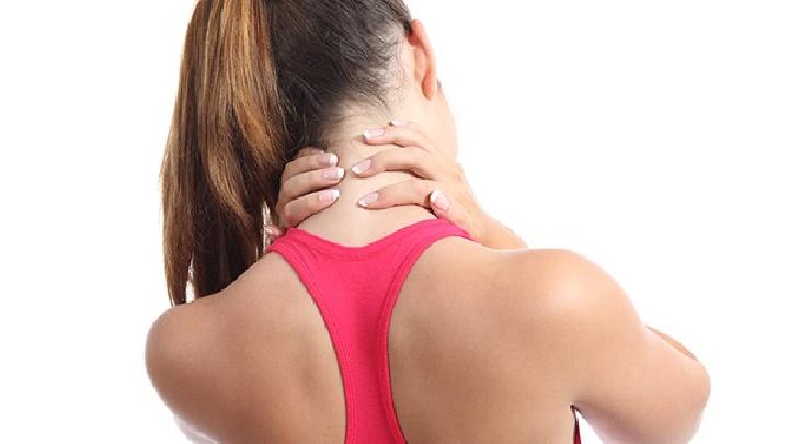 慢性劳损性颈背部筋膜纤维织炎容易与哪些疾病混淆？