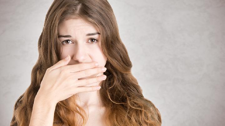 女孩口臭是什么原因引起的？