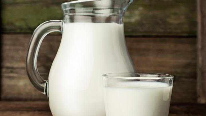 喝牛奶的最佳时间什么时候这些时段喝牛奶营养吸收的快