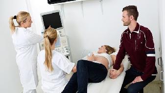 月子期间能吹风及外出吗?